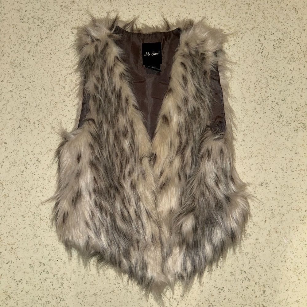 Me Jane Faux Fur Vest in Brown and Gray